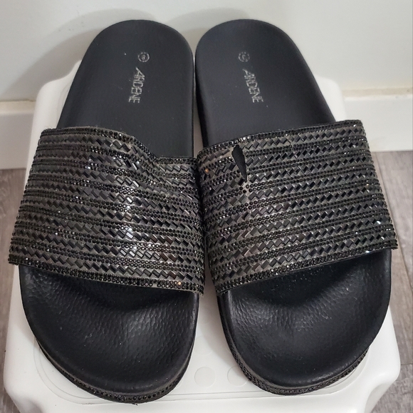 Slippers - Picture 2 of 2